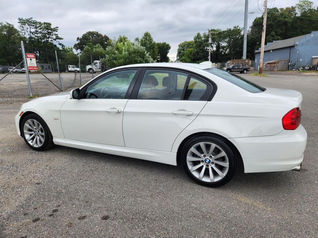 bmw 3 series 2011 WBAPH5C54BA445539 image bmw 3 series 2011 WBAPH5C54BA445539 image